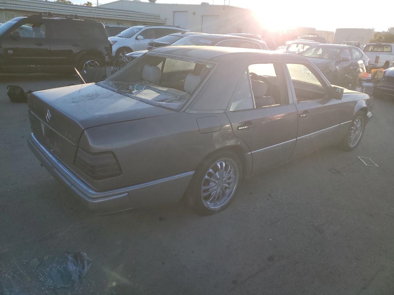 Lot #3056331432 1991 MERCEDES-BENZ 300 E