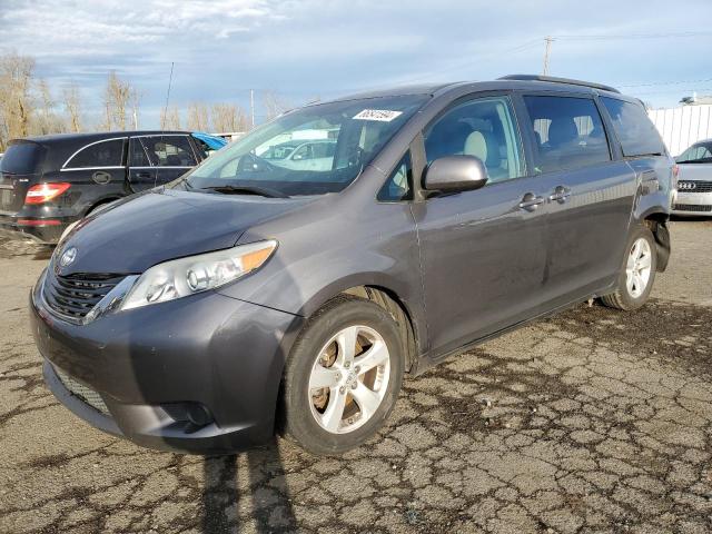 TOYOTA SIENNA LE