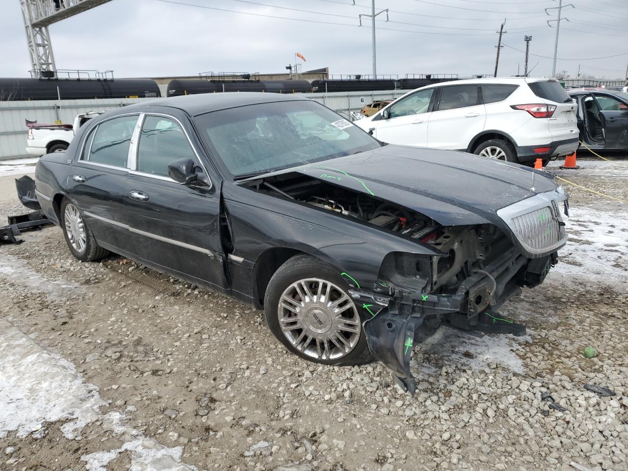 LINCOLN TOWN CAR SIGNATURE LIMITED