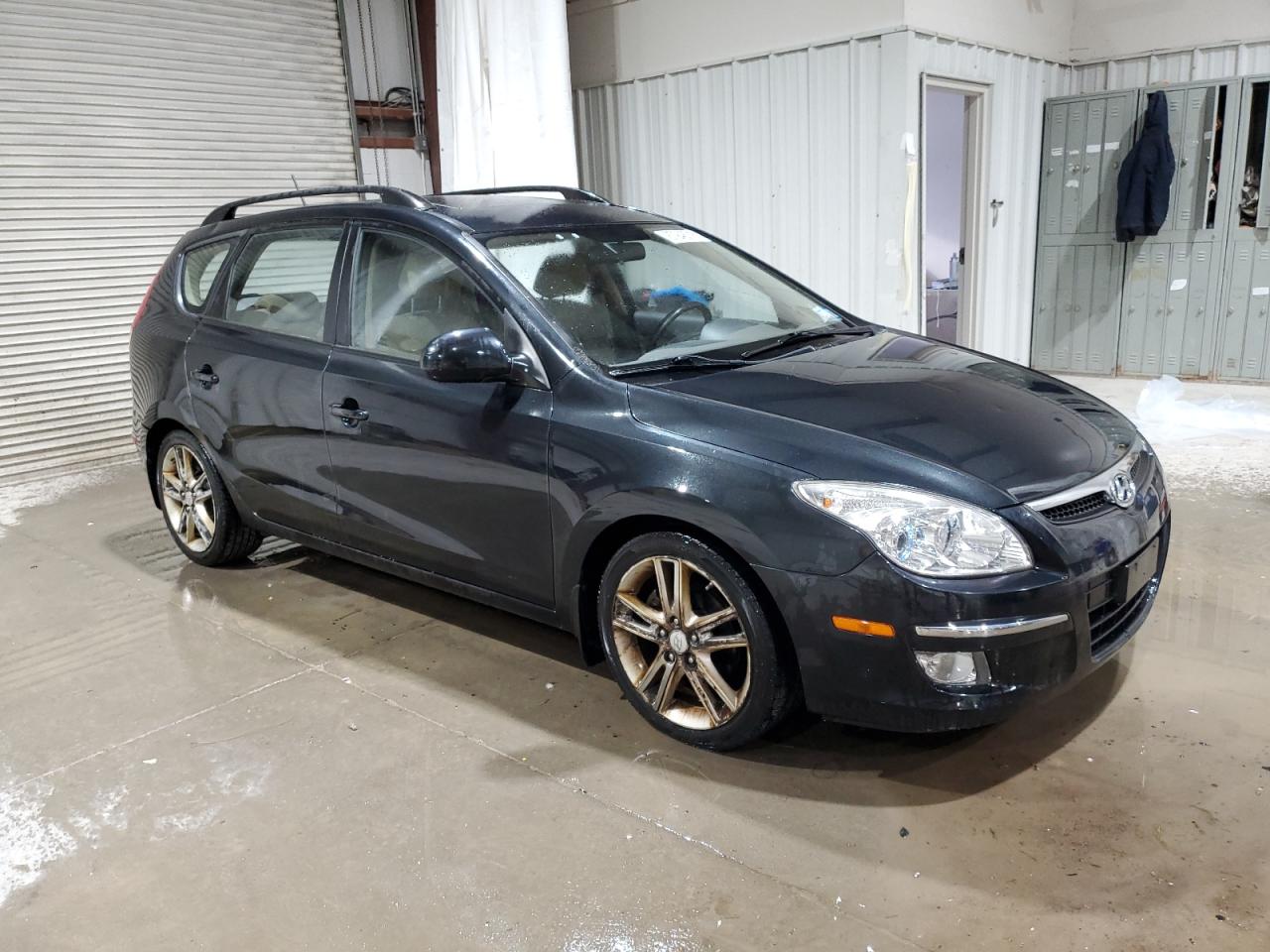 Lot #3055111010 2010 HYUNDAI ELANTRA