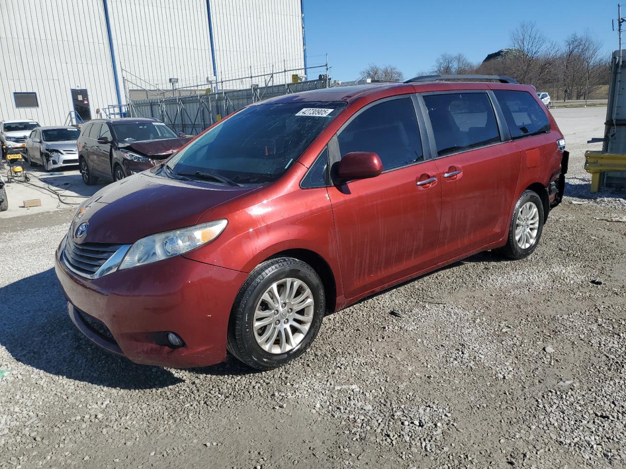  Salvage Toyota Sienna