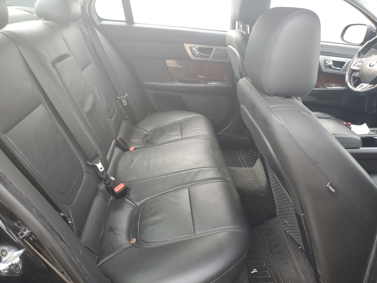 JAGUAR XF 2.0T PREMIUM