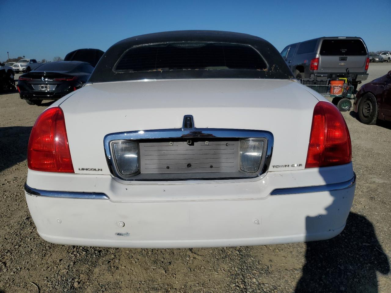 Lot #3058623464 2004 LINCOLN TOWN CAR E