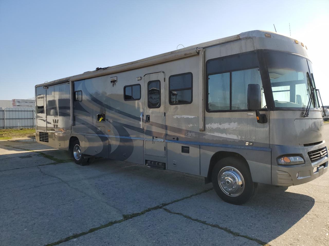  Salvage Workhorse Custom Cha Motorhome