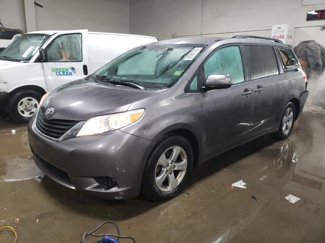 TOYOTA SIENNA LE
