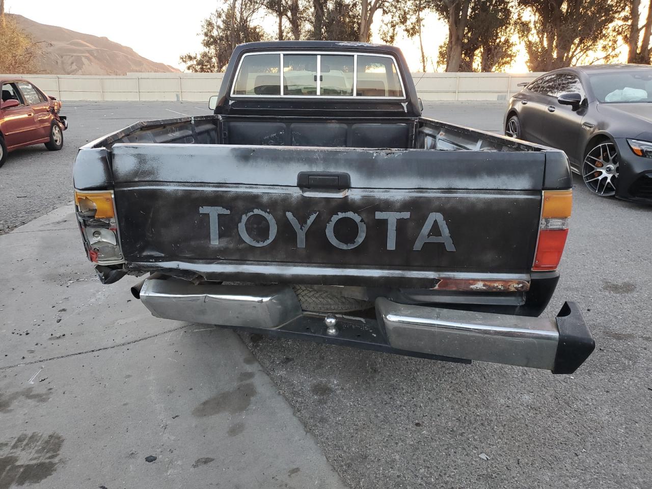 Lot #3055119985 1988 TOYOTA PICKUP 1/2