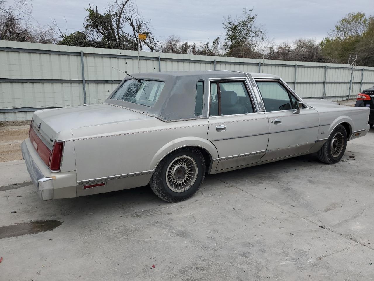 Lot #3050370898 1986 LINCOLN TOWN CAR