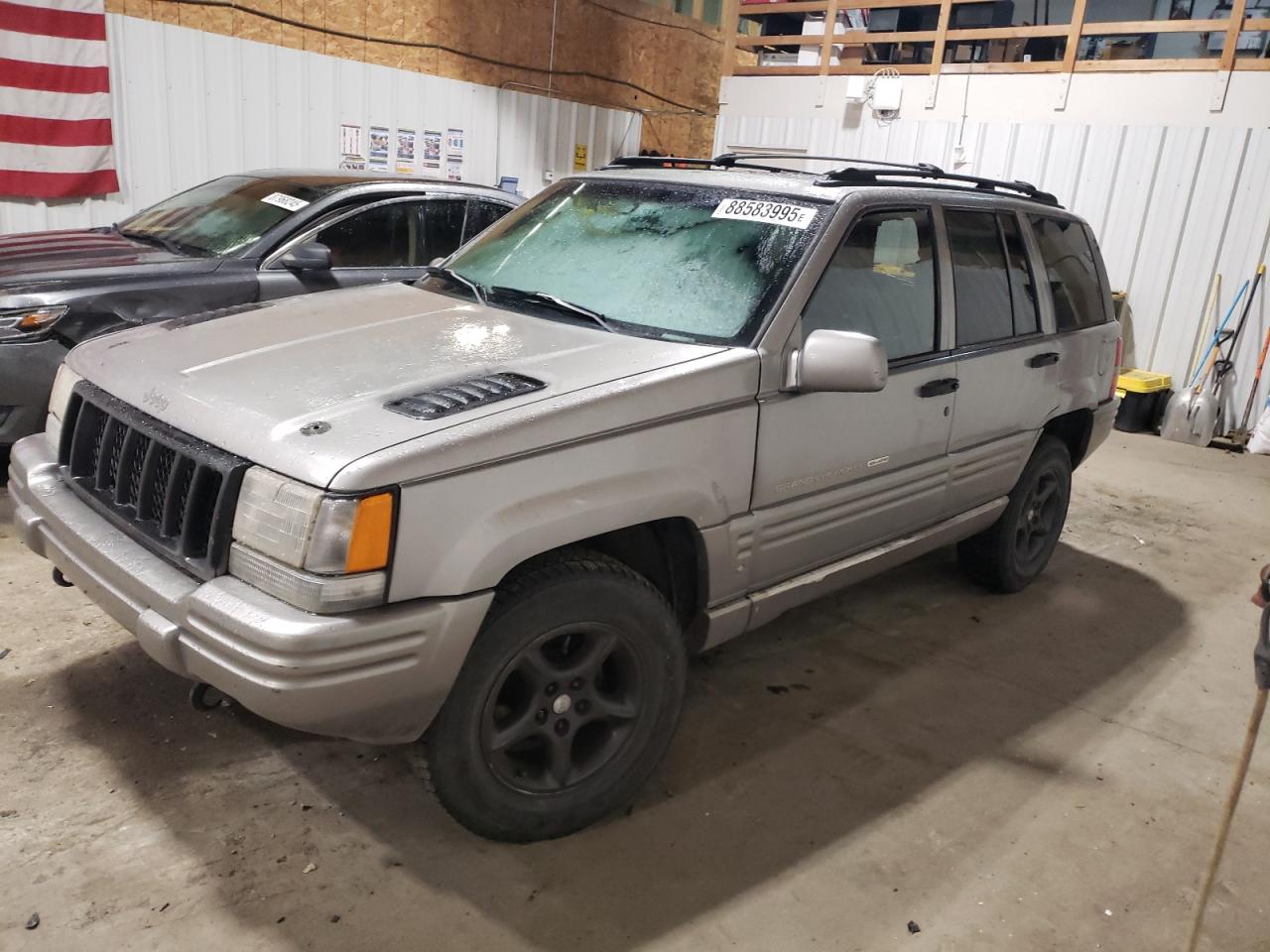  Salvage Jeep Grand Cherokee