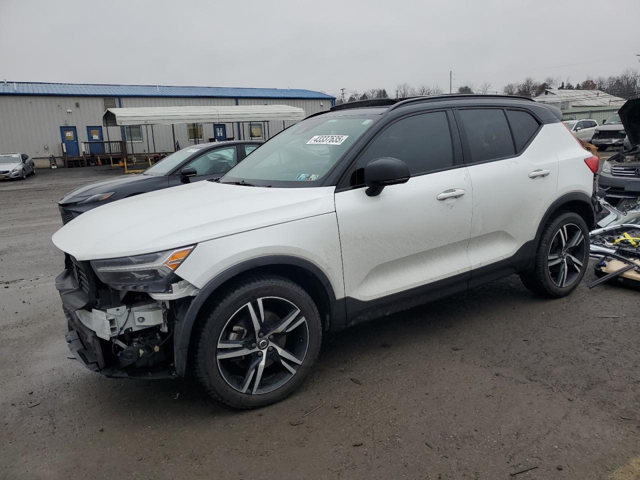 YV4AC2HMXK2068129 VOLVO XC40 T4 R- 2019