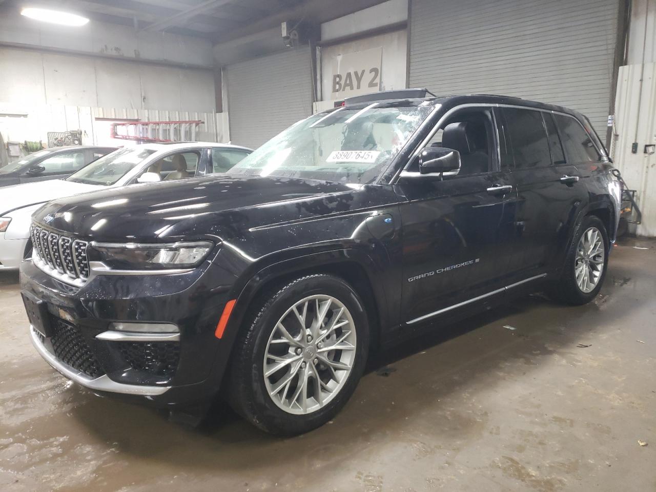  Salvage Jeep Grand Cherokee