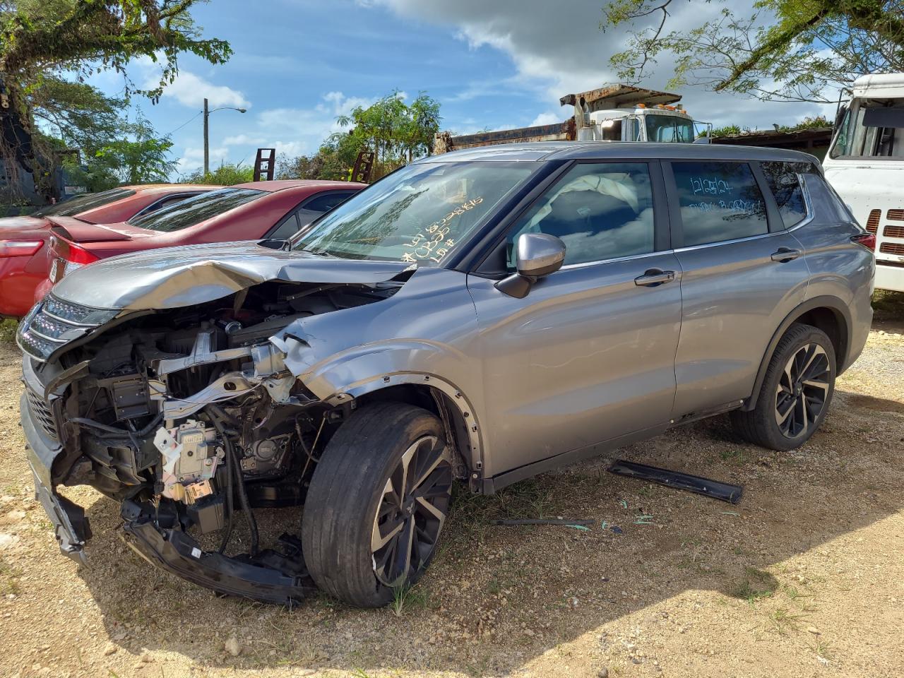 MITSUBISHI OUTLANDER SE
