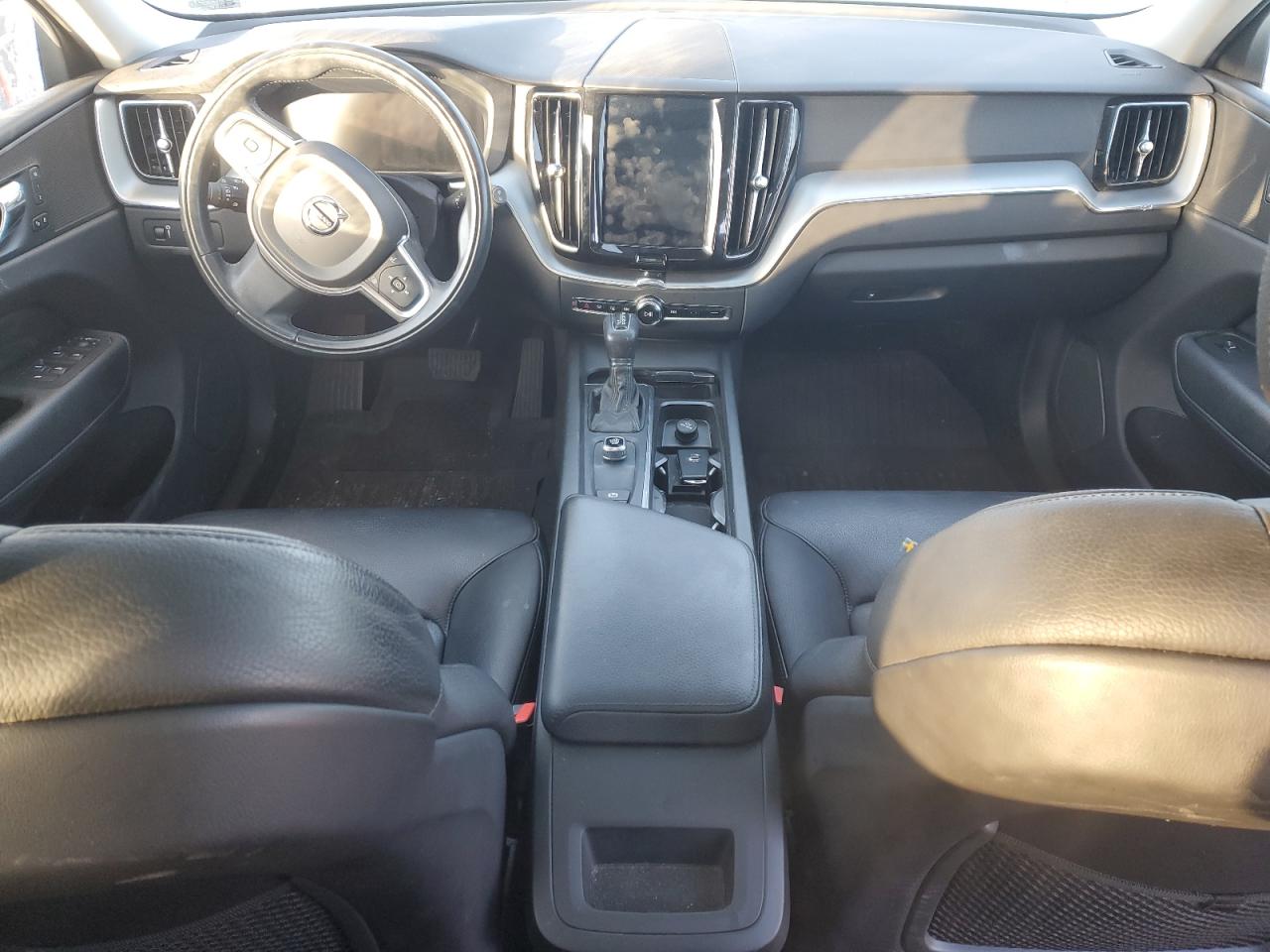 VOLVO XC60 T5 MOMENTUM