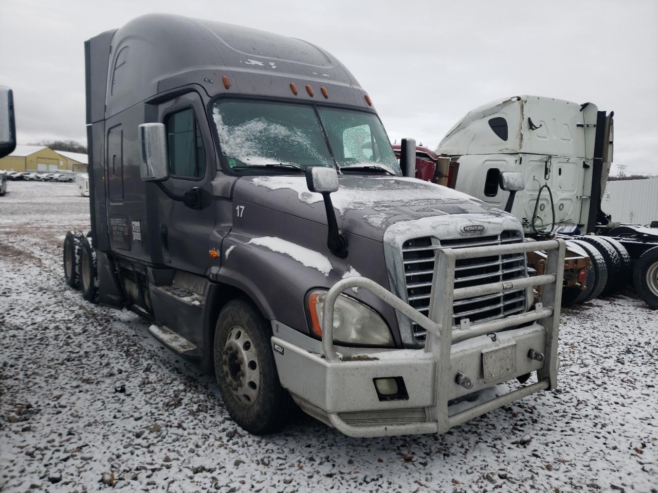  Salvage Freightliner Cascadia 1