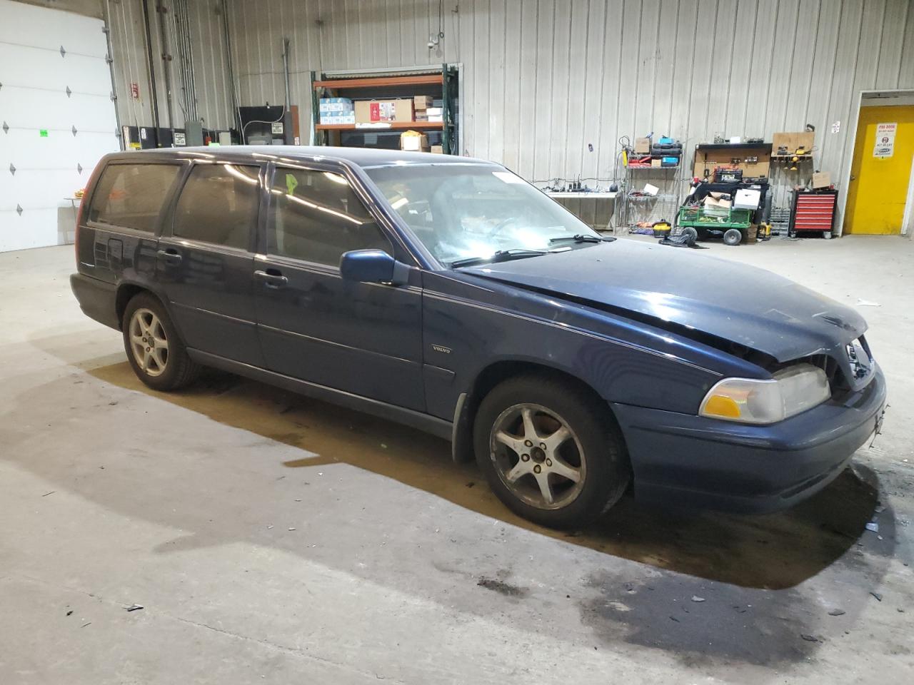 Lot #3052398589 1998 VOLVO V70