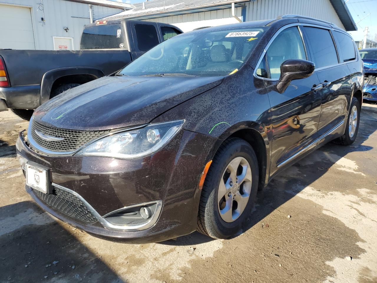  Salvage Chrysler Pacifica