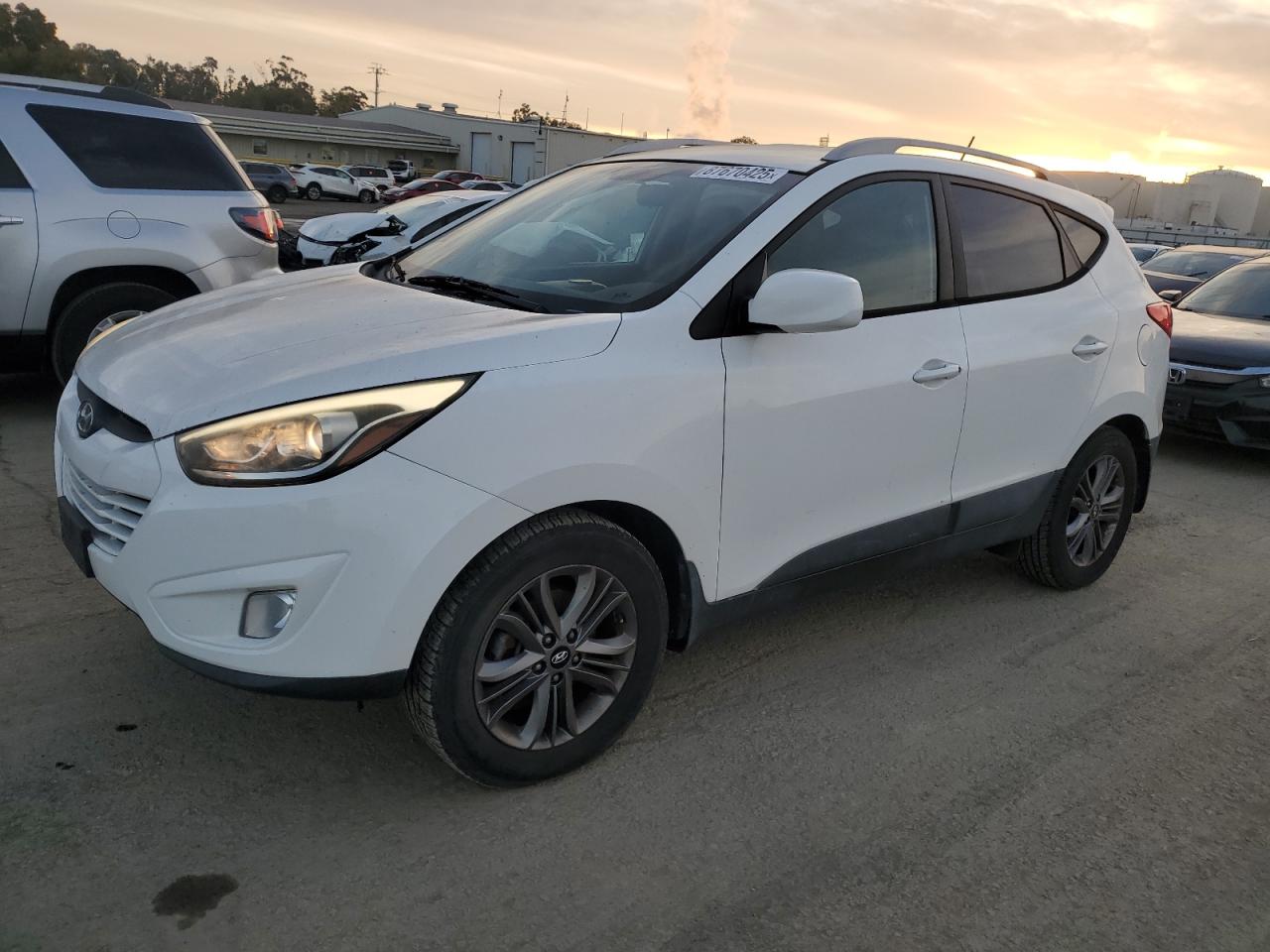  Salvage Hyundai TUCSON