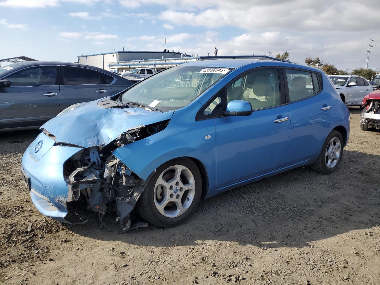  Salvage Nissan LEAF