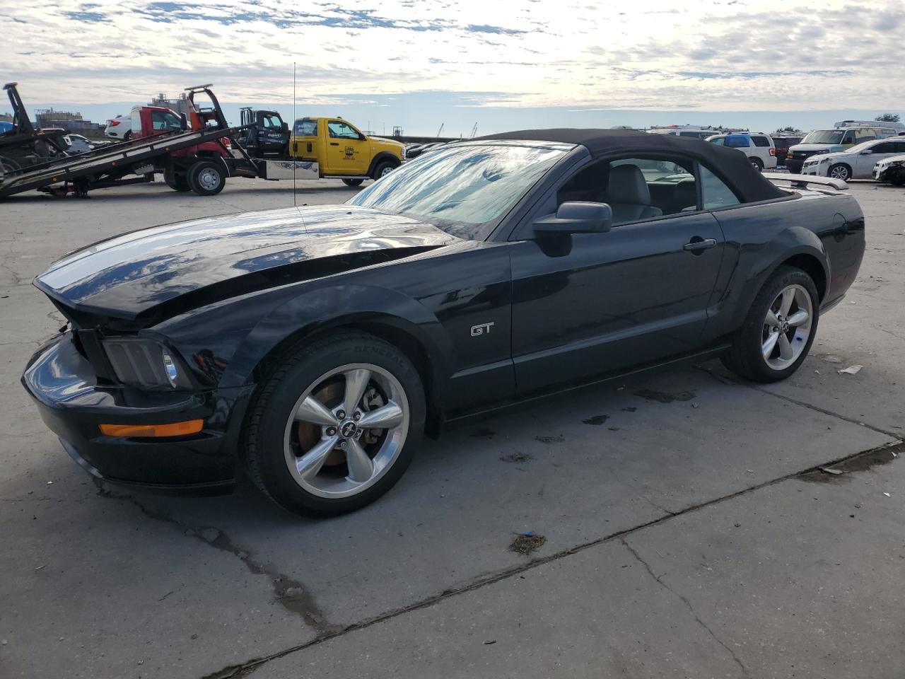  Salvage Ford Mustang