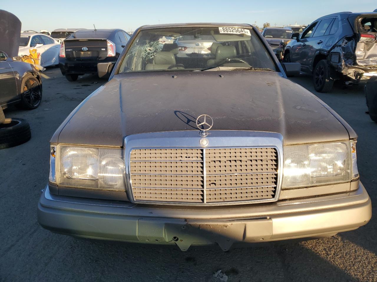 Lot #3056331432 1991 MERCEDES-BENZ 300 E