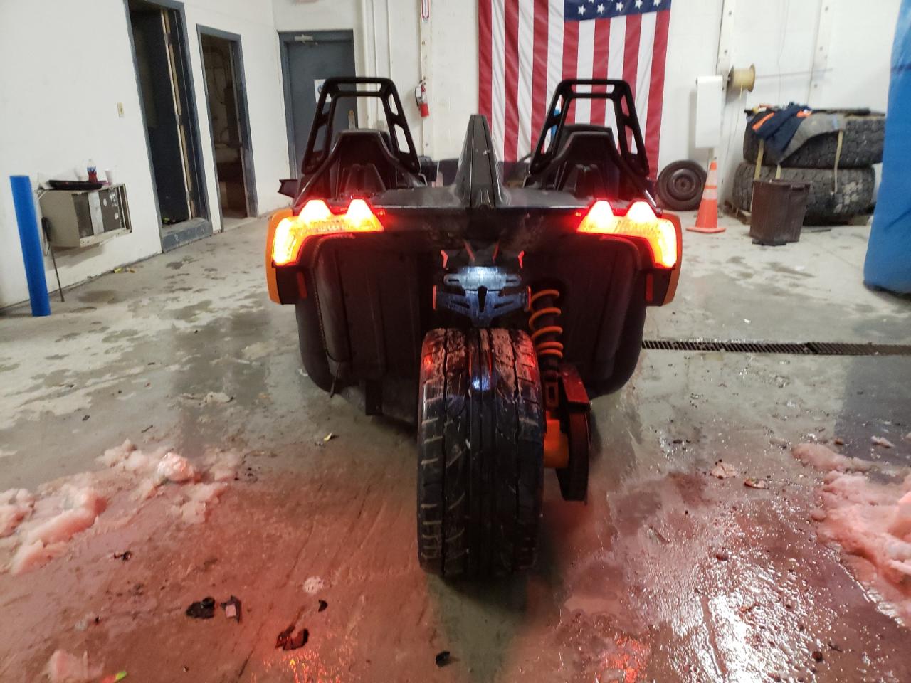 Lot #3051385648 2019 POLARIS SLINGSHOT