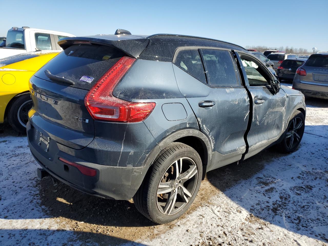 VOLVO XC40 T5 R-DESIGN