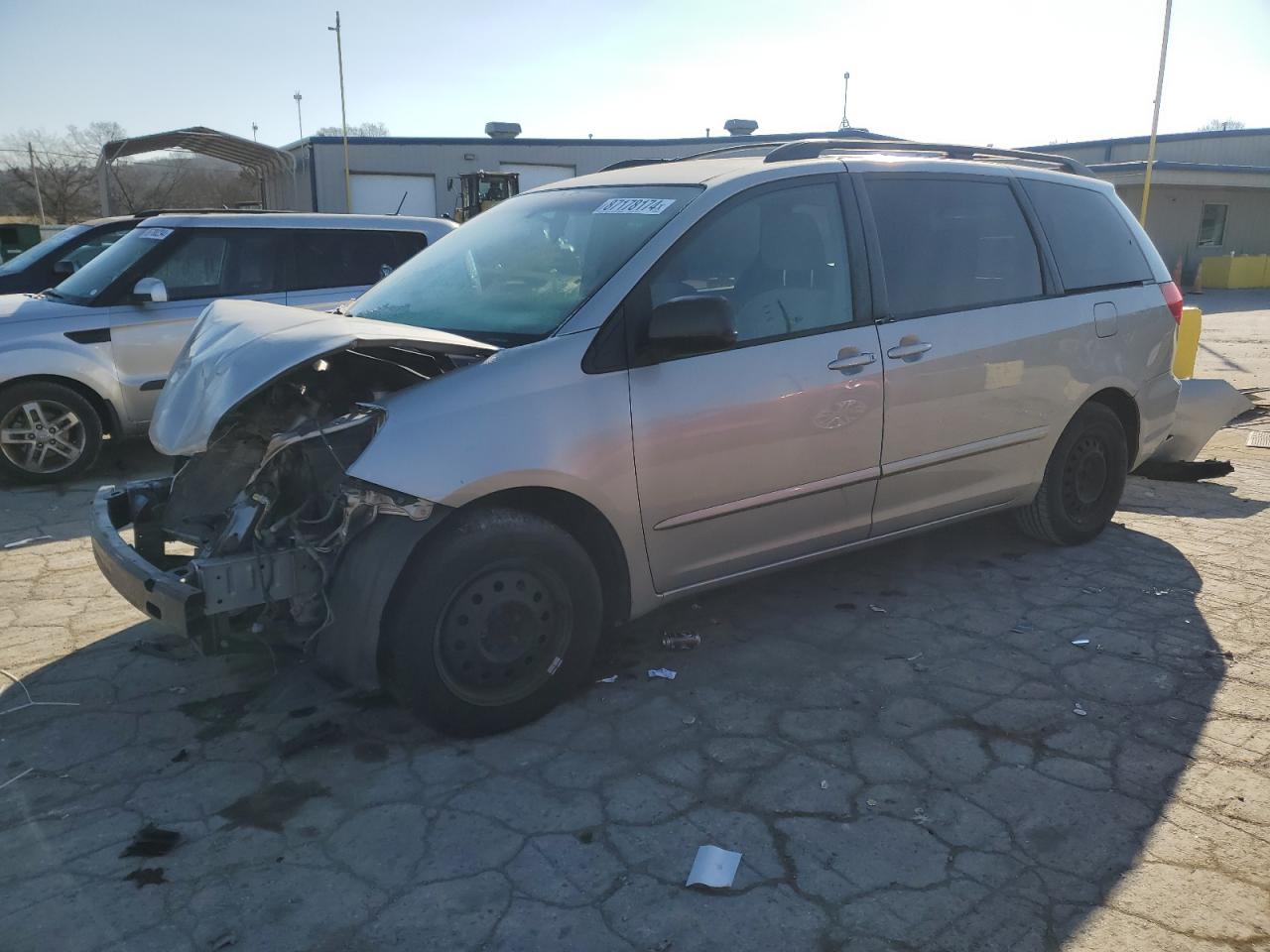  Salvage Toyota Sienna