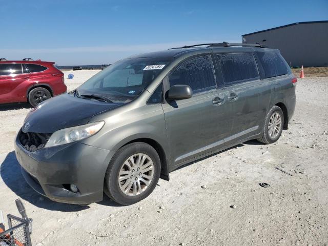 TOYOTA SIENNA XLE