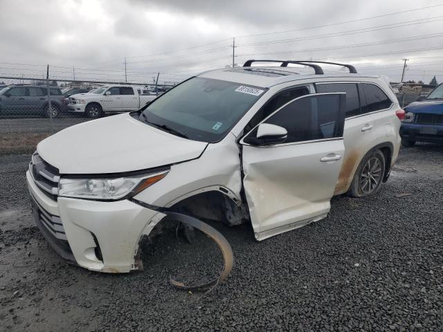 TOYOTA HIGHLANDER 2018 white  gas 5TDJZRFH0JS560210 photo #1