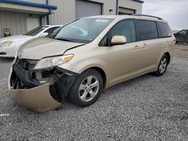 TOYOTA SIENNA LE