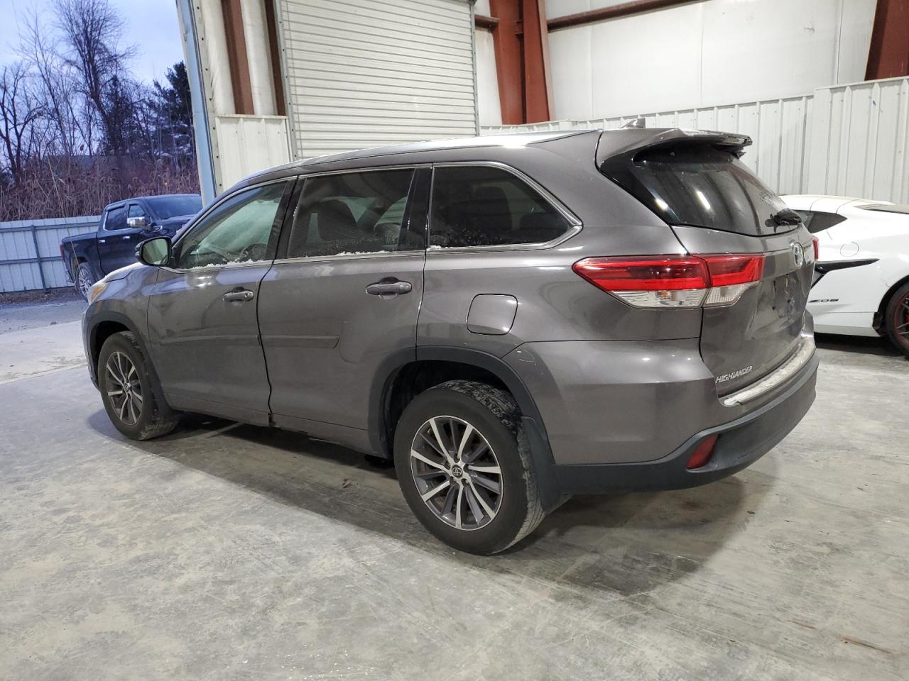 Lot #3052356601 2018 TOYOTA HIGHLANDER