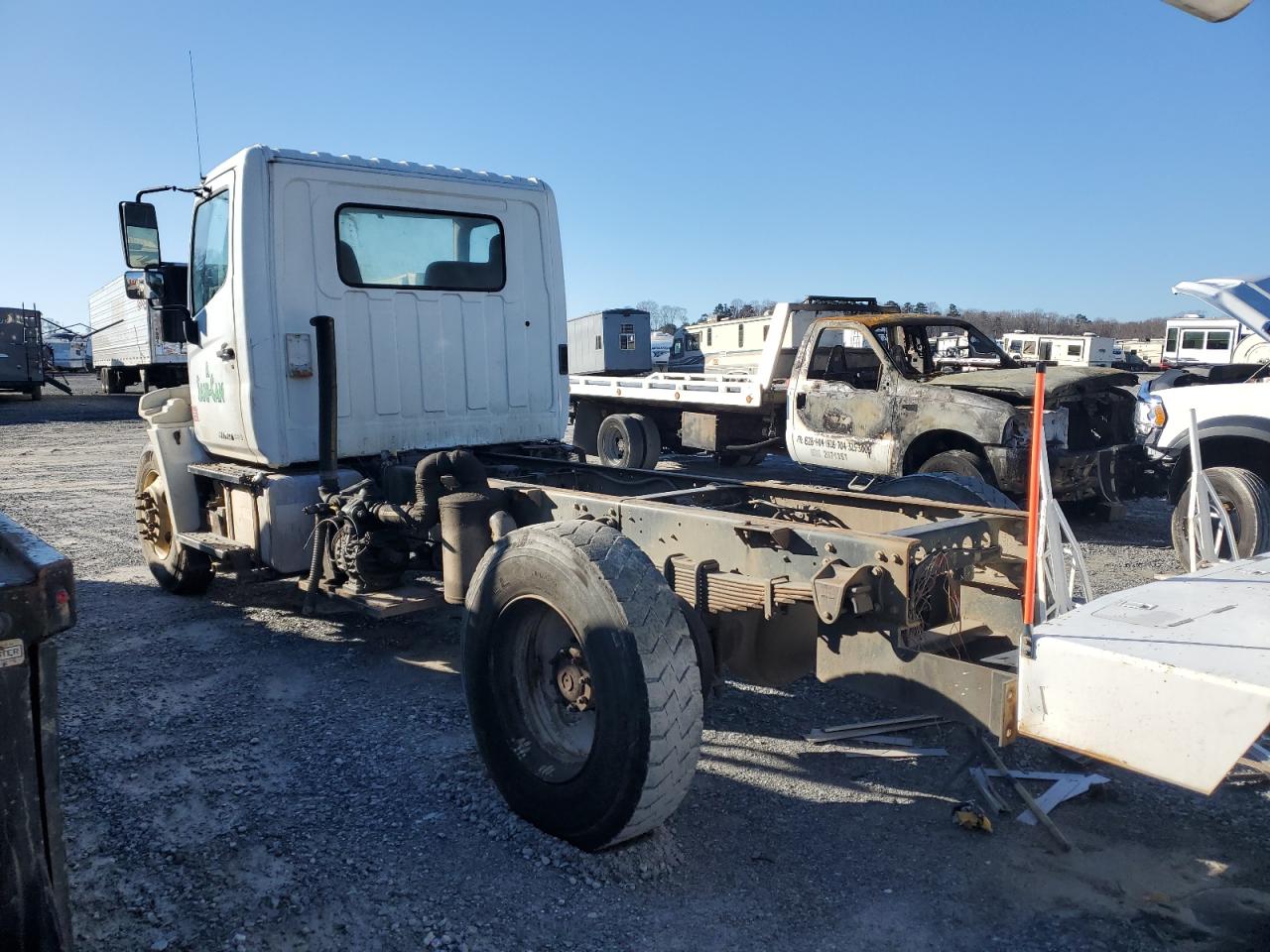 Lot #3304630954 2016 HINO HINO 338