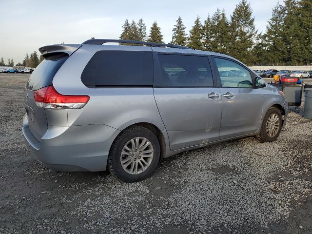 TOYOTA SIENNA XLE 2011 silver  gas 5TDYK3DC0BS150399 photo #4