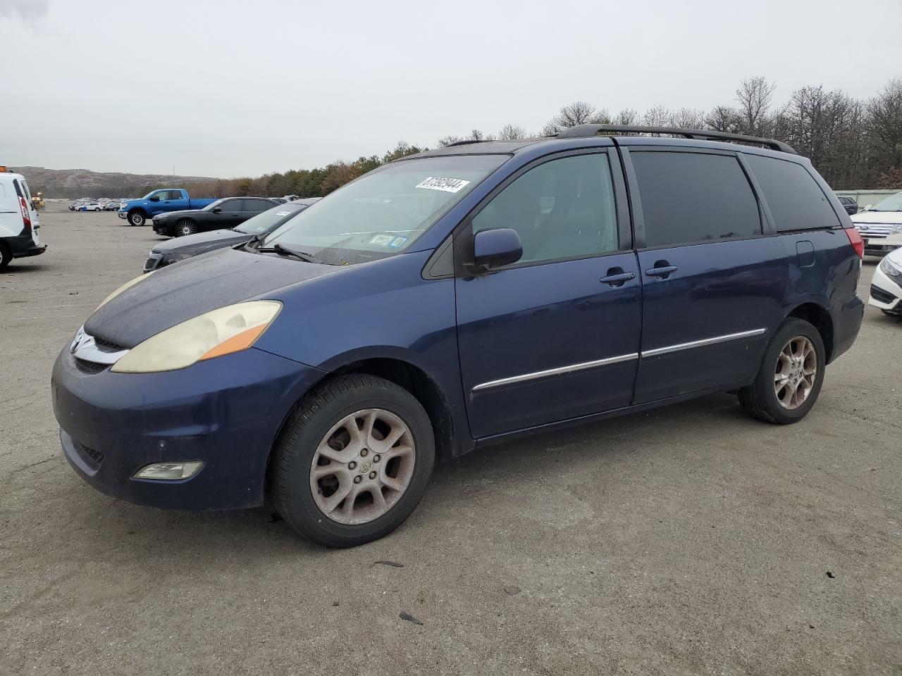  Salvage Toyota Sienna