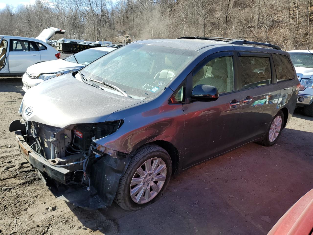  Salvage Toyota Sienna