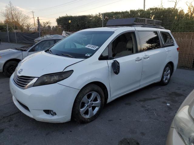 TOYOTA SIENNA XLE