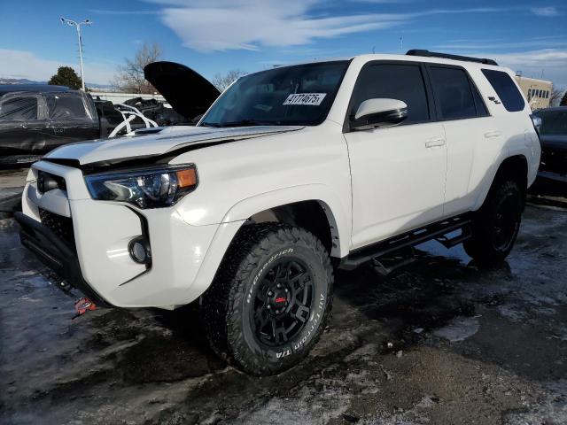 2019 TOYOTA 4RUNNER SR - JTEBU5JR8K5702284