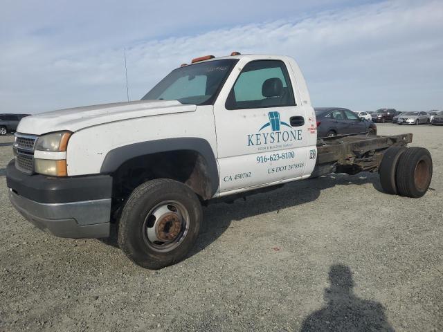 CHEVROLET SILVERADO 2005 white  gas 1GBJC34UX5E305868 photo #1