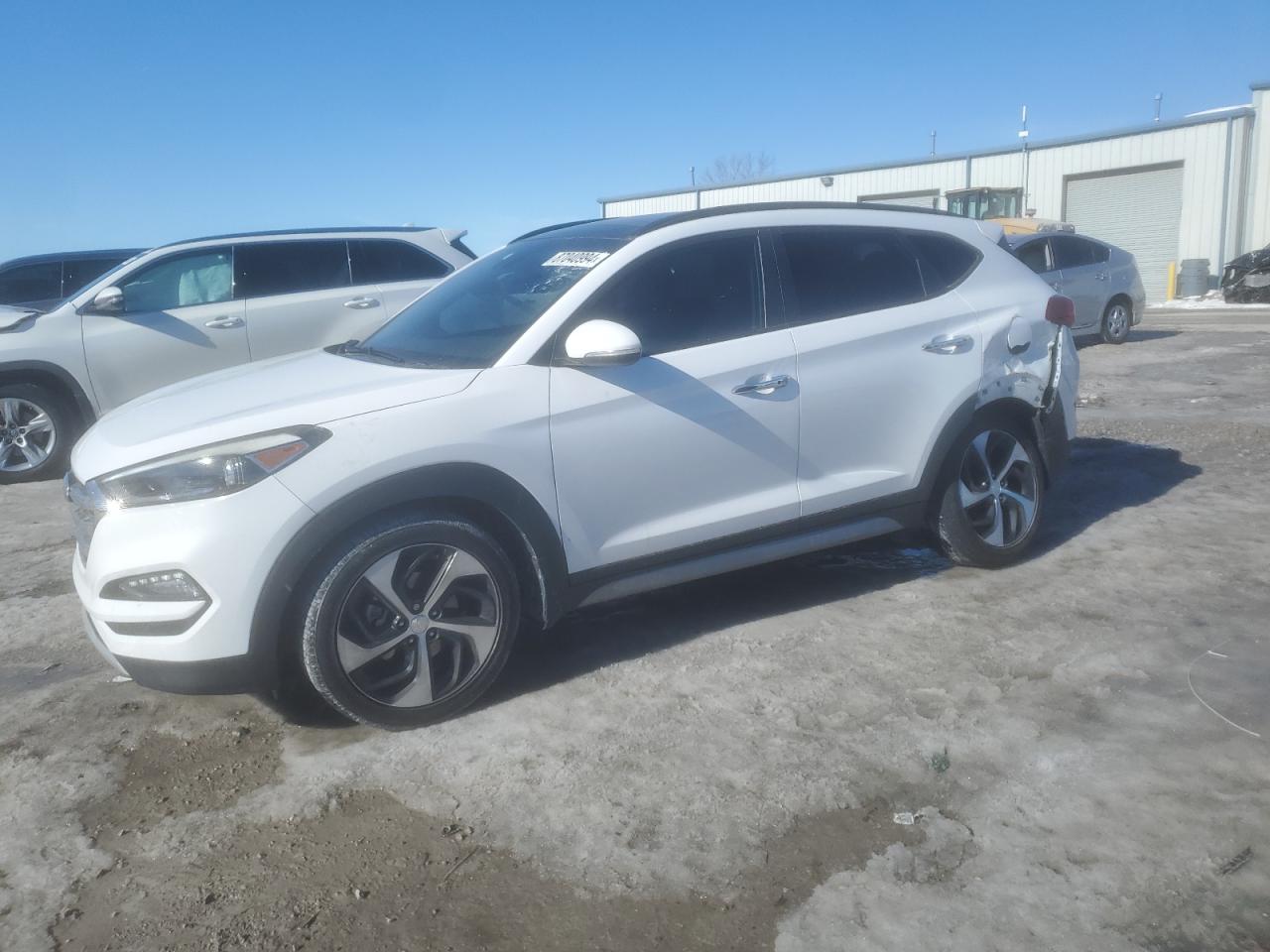  Salvage Hyundai TUCSON