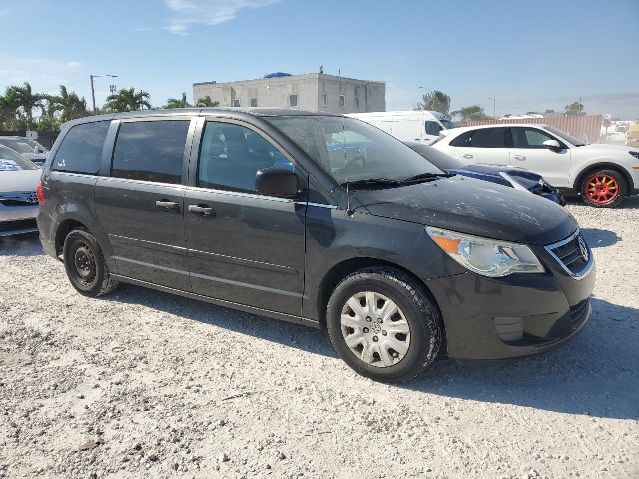 Lot #3051315645 2012 VOLKSWAGEN ROUTAN S