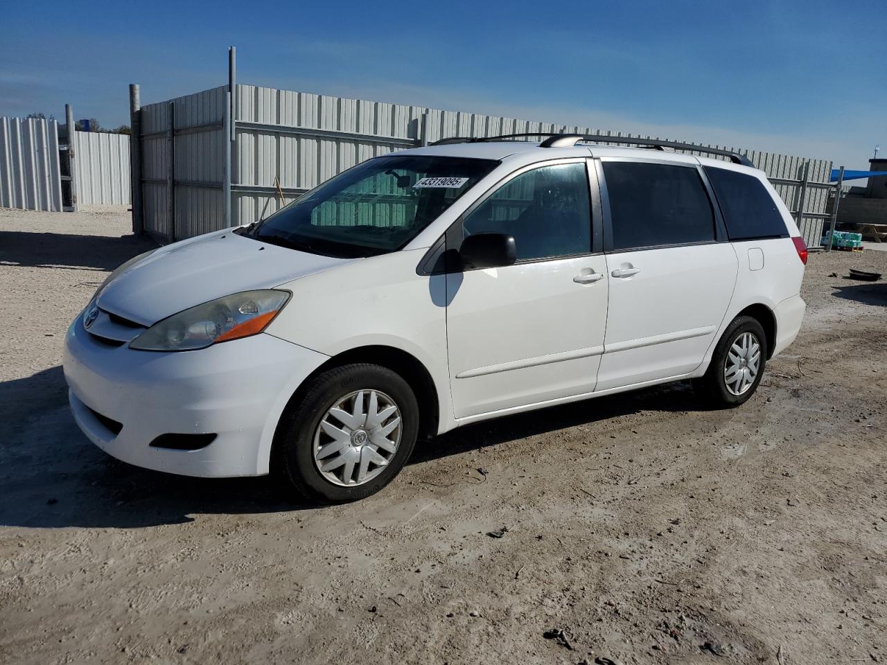  Salvage Toyota Sienna