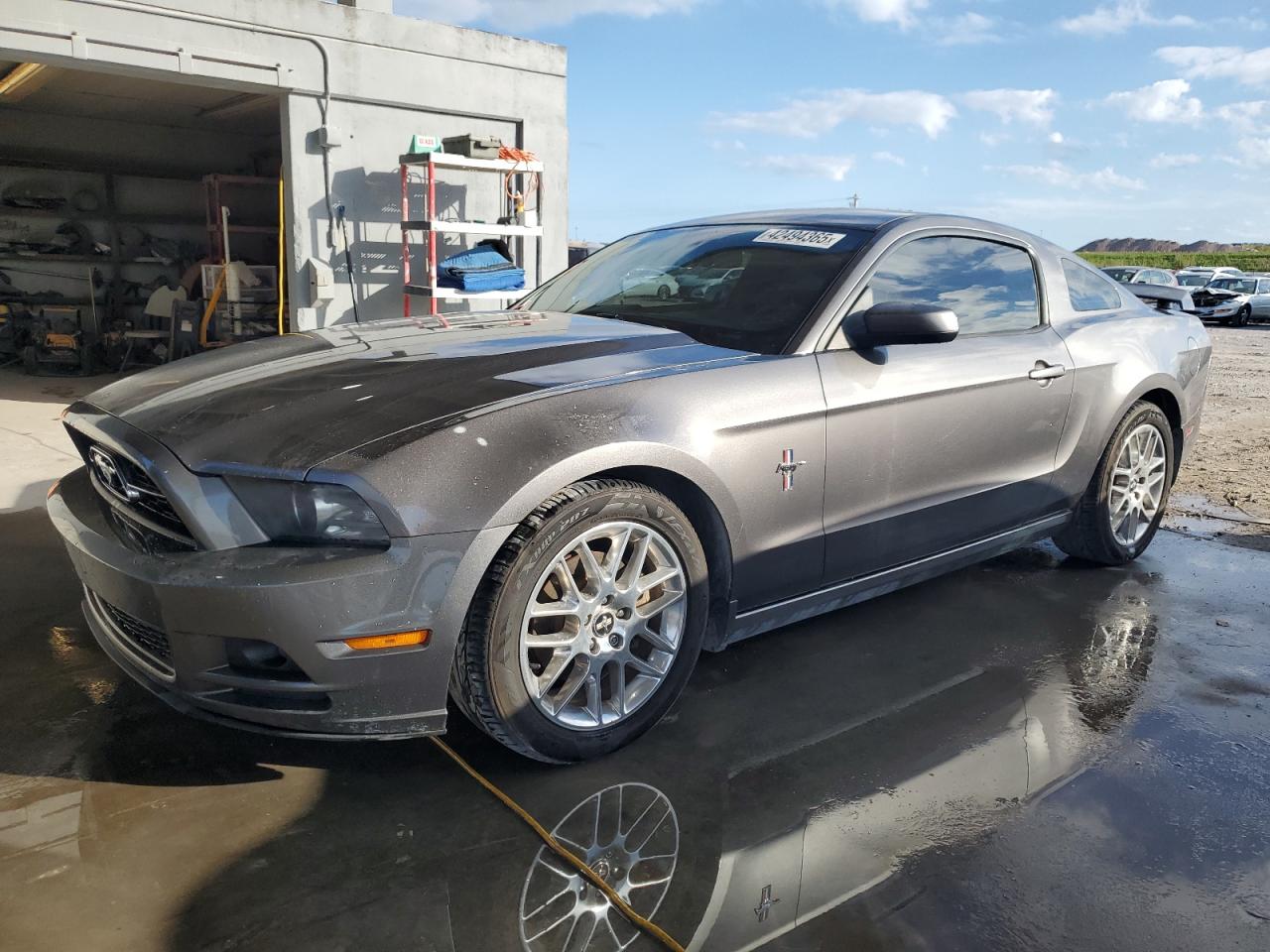  Salvage Ford Mustang