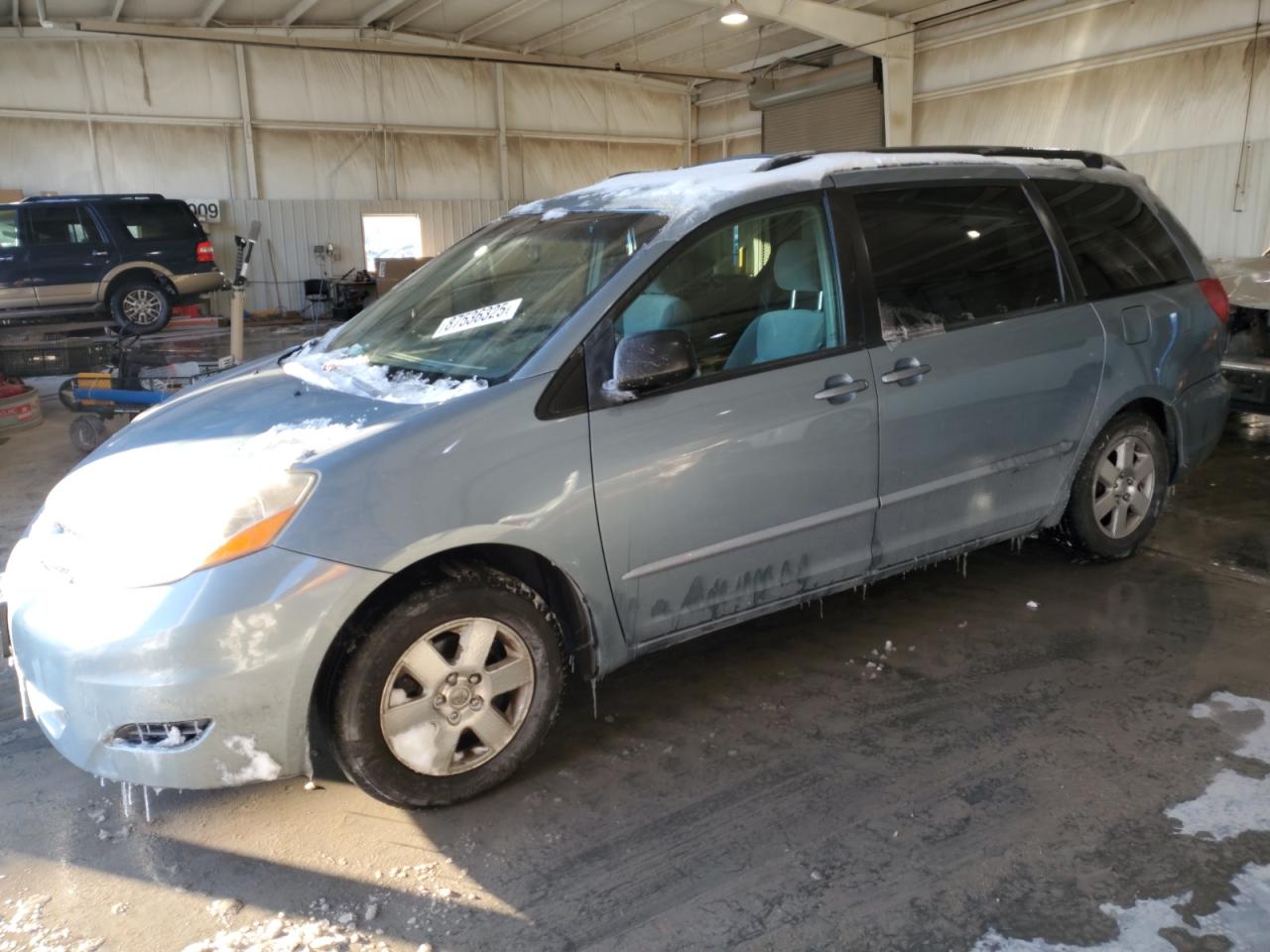  Salvage Toyota Sienna