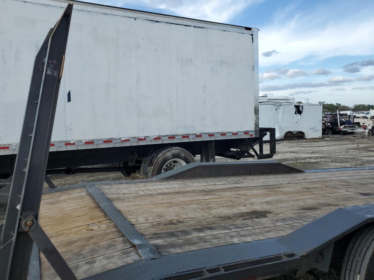 Lot #3286707324 2021 EAST TEXAS 24' UTILITY TRAILER
