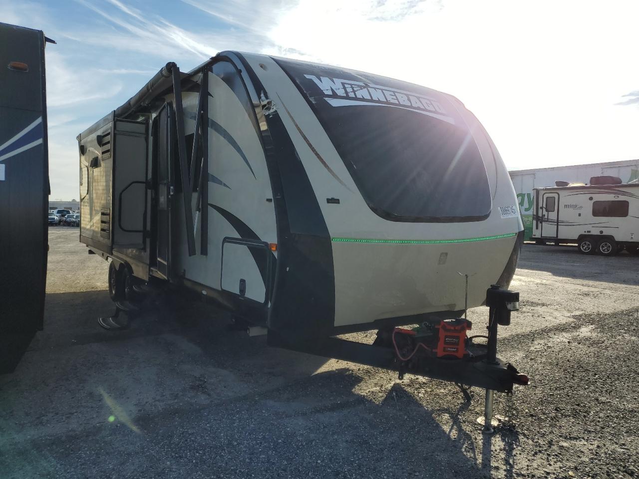  Salvage Winnebago Ultra Lite