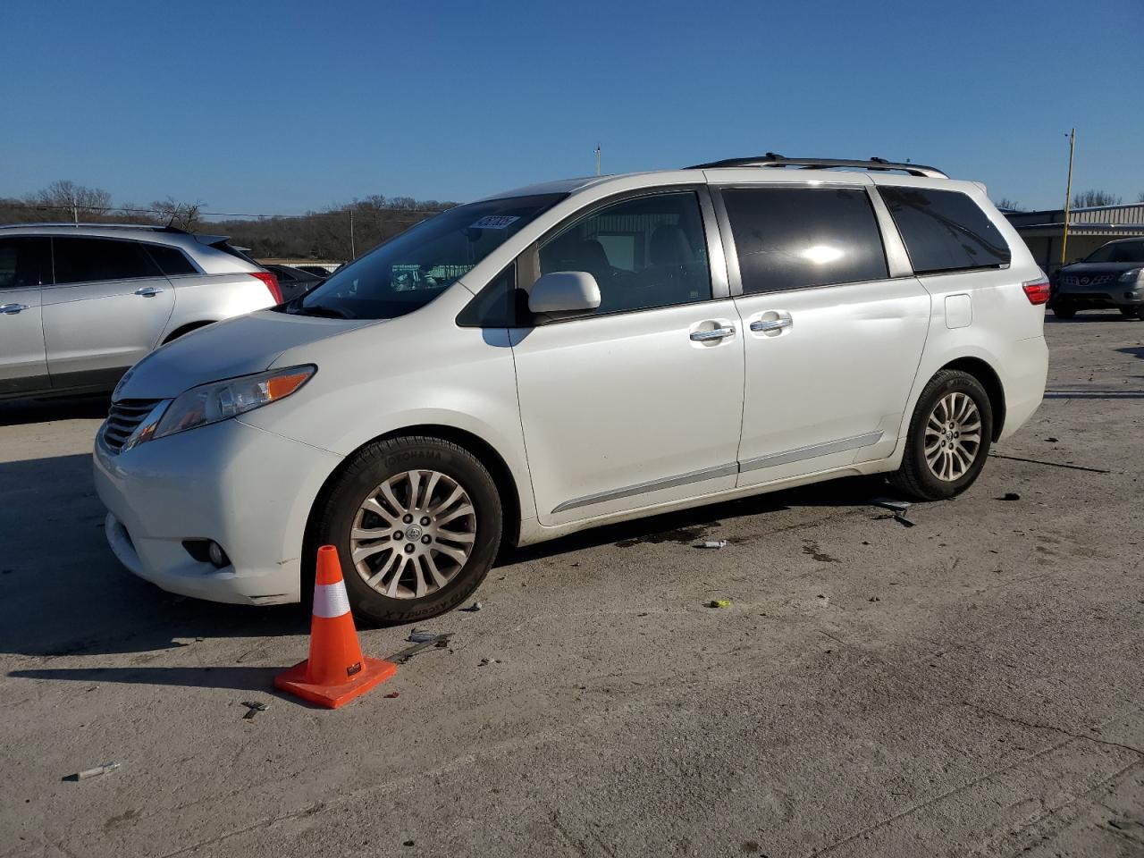  Salvage Toyota Sienna