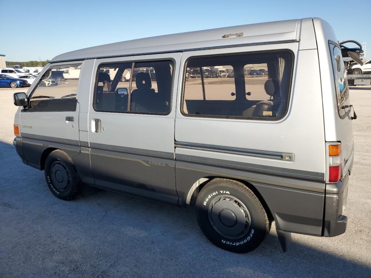 Lot #3050287901 1989 MITSUBISHI DELICA