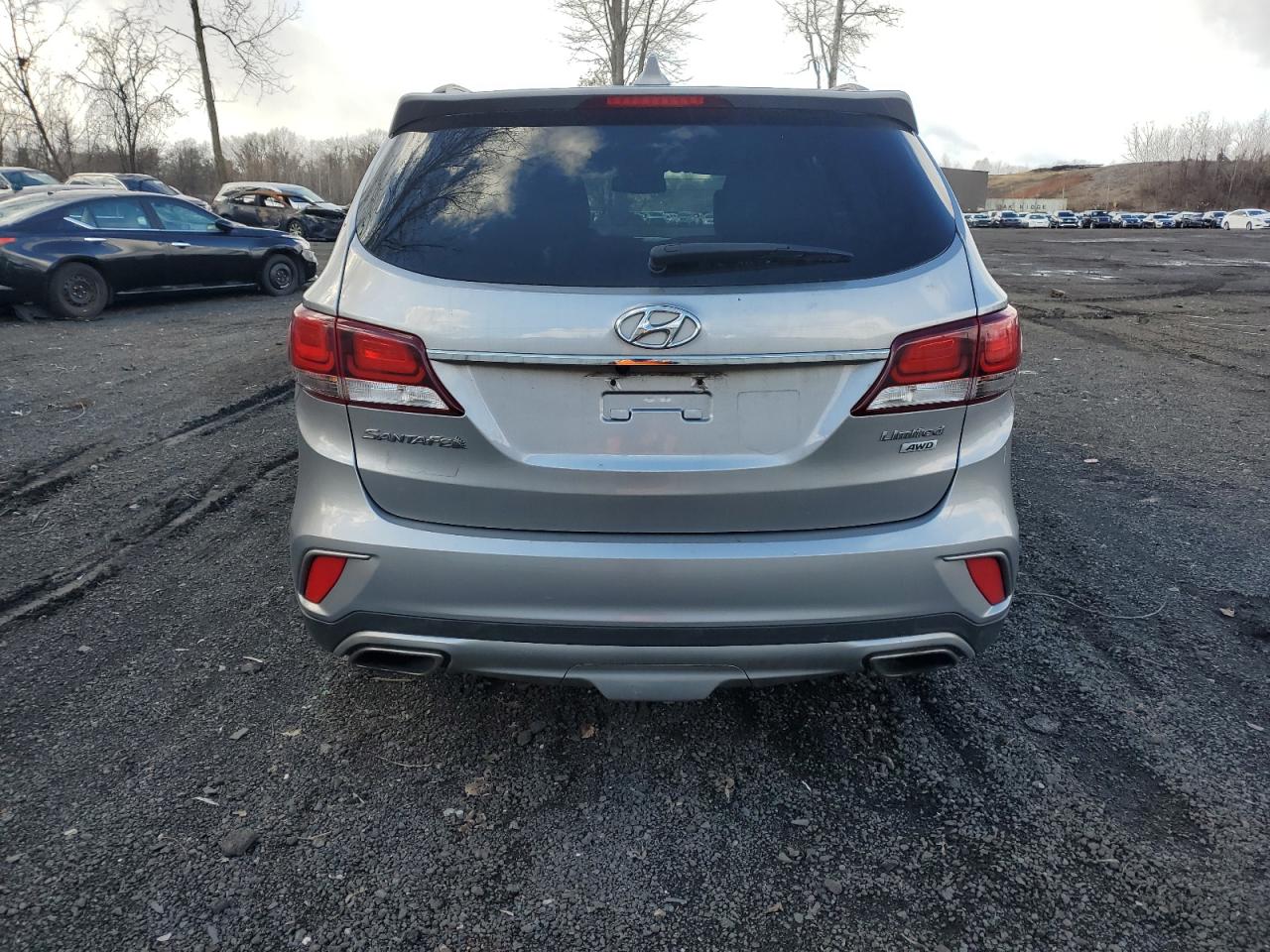 Lot #3045571798 2017 HYUNDAI SANTA FE S