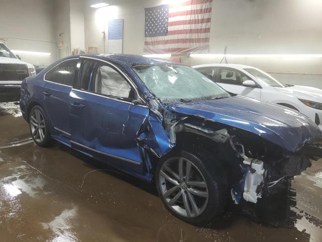 2017 VOLKSWAGEN PASSAT R-L - 1VWDT7A33HC014234