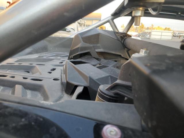 2017 CAN-AM MAVERICK X - 3JBVDAW47HK000093