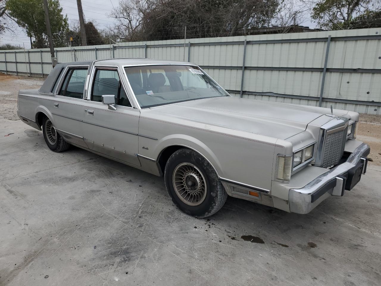 Lot #3050370898 1986 LINCOLN TOWN CAR